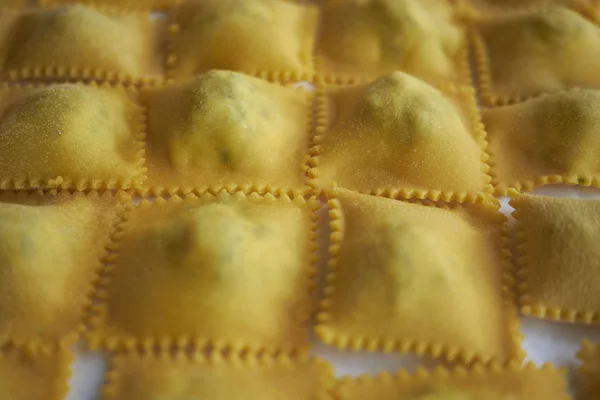 Massa Ravioli Crua Pronta Para Ser Cozida — Fotografia de Stock