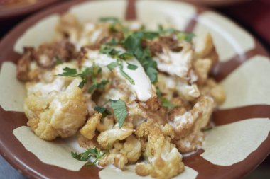 Lübnan karnabaharı akşam yemeğinde servis edilir