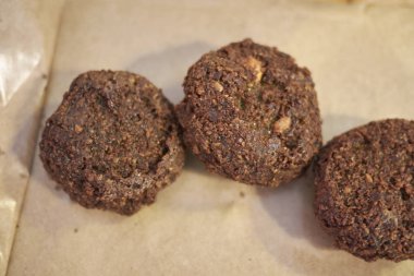 üç Falafel öğle yemeği için servis