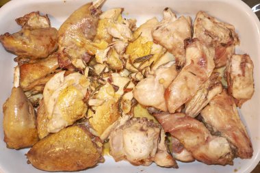 gine tavuğu ve tavşan kavrulmuş et