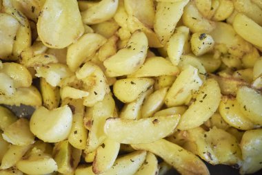 Yan sıra olarak kavrulmuş patates