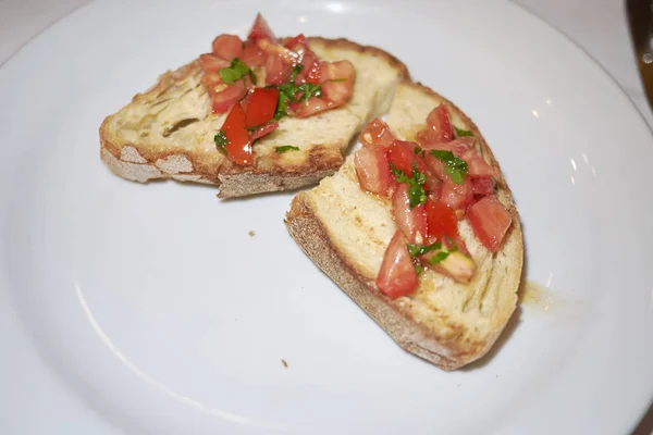 Bruschetta Met Tomaten Basilicum — Stockfoto