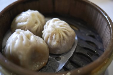 Bir bambu kutusunda Çin köfte