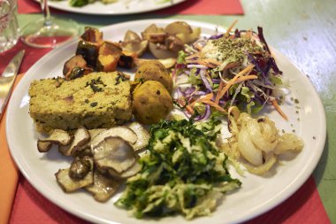 Çeşitli vejetaryen plaka yakın
