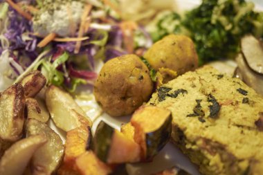 Çeşitli vejetaryen plaka yakın