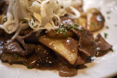 Mantar ve rezene ile Sığır güveç