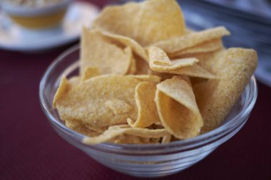 Bir cam kase bir marş olarak Cips