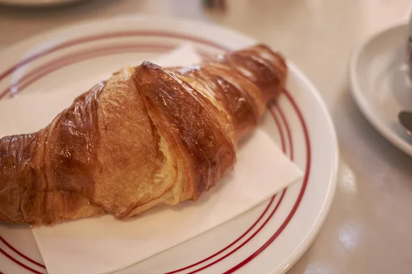 Buttercroissant Zum Frühstück — Stockfoto