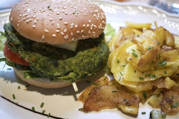 ローストポテトの野菜バーガー — ストック写真