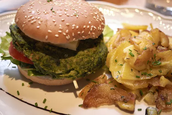 ローストポテトの野菜バーガー — ストック写真