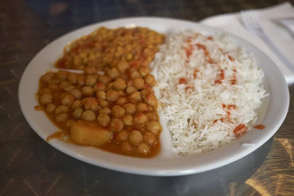 Prato Vegetariano Indiano Com Grão Bico Arroz — Fotografia de Stock