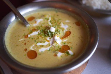 Öğle yemeği için Hint Tereyağı Tavuk