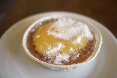 Kahvaltıda muhallebi tart