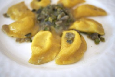 Sebze ragout ile Ravioli makarna