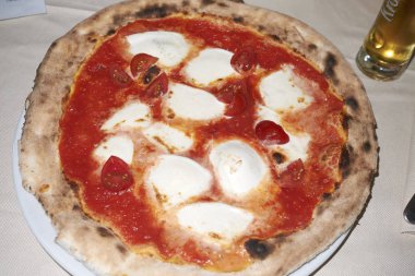 Buffalo mozzarella peynirli pizza