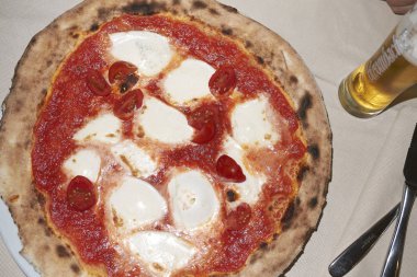 Buffalo mozzarella peynirli pizza