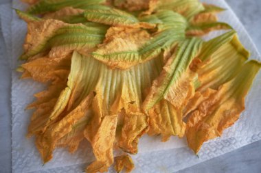 çiğ kabak çiçekleri yakın