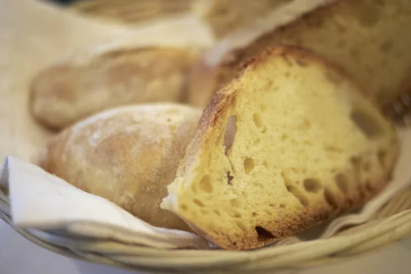 Restoranda Ekmek Sepeti — Stok fotoğraf