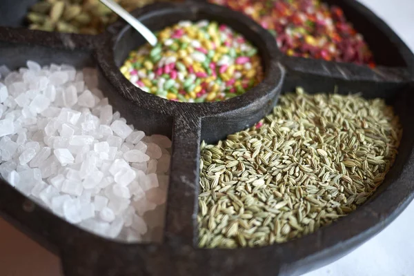 Muhtarlar ve Savouries (Ağız Tazeleyiciler)