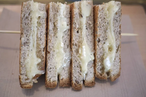 奶酪三明治与全谷物面包 — 图库照片