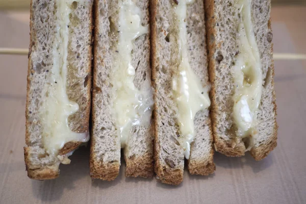 奶酪三明治与全谷物面包 — 图库照片