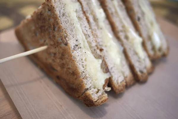 Panino Formaggio Con Pane Integrale — Foto Stock