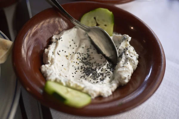 Labneh Com Semente Papoila Servida Para Almoço — Fotografia de Stock