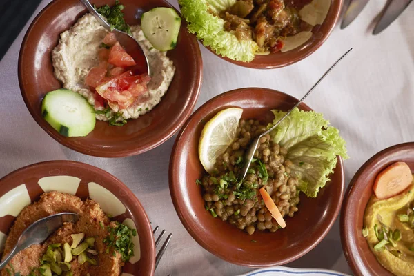 Surtido Mezze Oriente Medio Servido Para Almuerzo —  Fotos de Stock