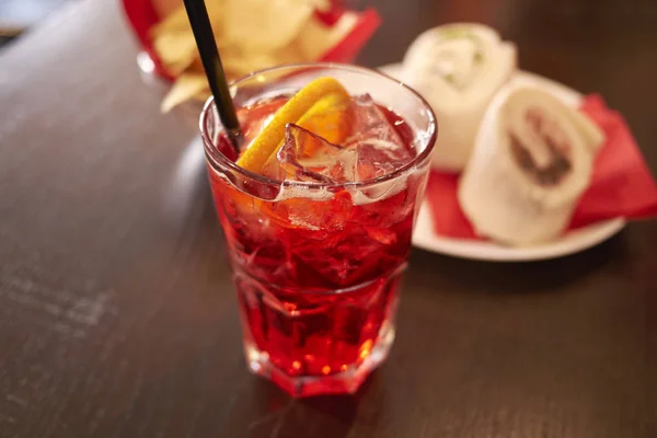 Bicchiere Cocktail Spritz Con Arancia Ghiaccio — Foto Stock