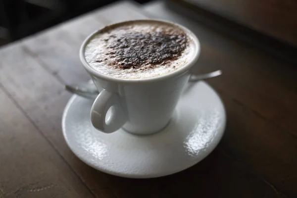 Cappuccinót Szolgált Reggelire Egy Bárban — Stock Fotó