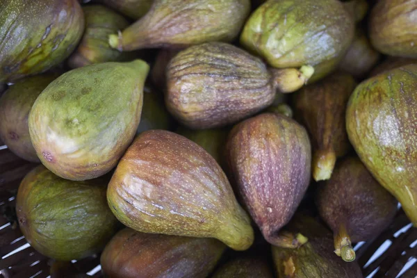 Figues Mûres Dans Panier — Photo