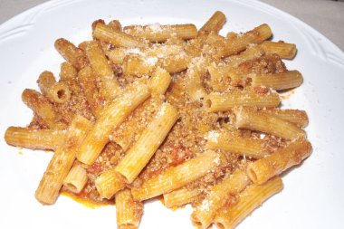 Bolonya soslu makarna makarna