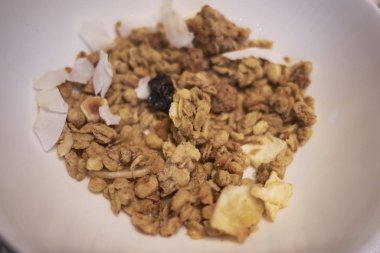 Bir kase içinde çeşitli müsli