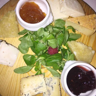 Çeşitli Peynir tabağı ve reçel
