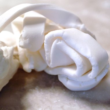 Bir pasta için fondan krema