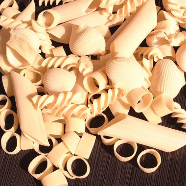 Çeşitli Raw makarna yakın