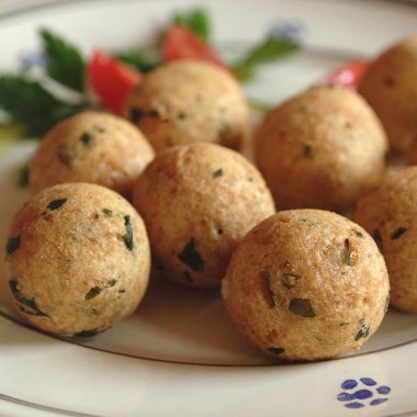 Ekmek topları, tipik apulian plaka