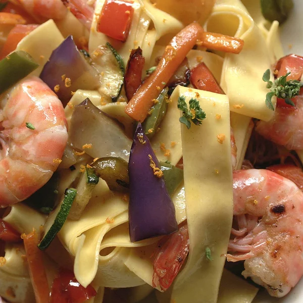 Tagliatelle pasta with shrimps and vegetables