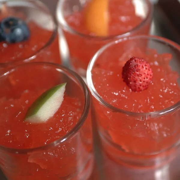 Jalea Roja Con Fruta Fresca —  Fotos de Stock