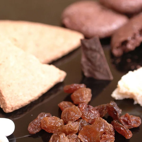Миндальное Печенье Изюм Темный Шоколад Сыр Пармезан — стоковое фото
