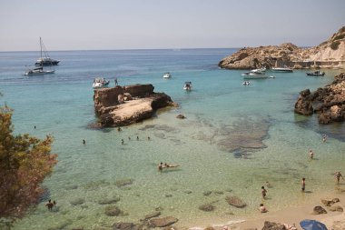 Cala Tarida, İbiza, Balear Adaları - 28 Ağustos 2014 : Cala Tarida'nın yukarıdan görünümü