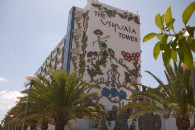 Ibiza, Balear Adaları, İspanya - 31 Ağustos 2015: Playa En Bossa'daki Ushuaia Hotel'in görünümü