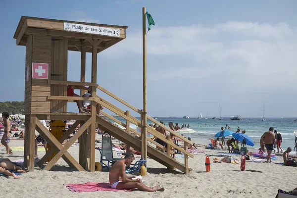 Ibiza, Balear Adaları, İspanya - 31 Ağustos 2015: Ses Salinas plajı