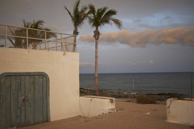 Lanzarote, İspanya - 21 Ağustos 2015 : Puerto del Carmen, Lanzarote'de terk edilmiş tesis