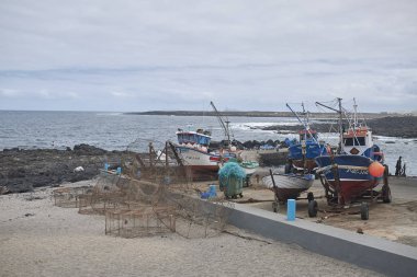 Lanzarote, İspanya - 24 Ağustos 2015 : La Santa, Lanzarote yakınlarındaki liman