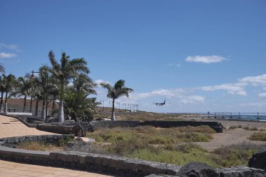 Lanzarote, İspanya - 23 Ağustos 2015 : Los Pocillos plajı nın görünümü