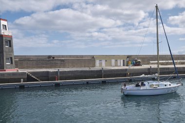 Lanzarote, İspanya - 26 Ağustos 2015 : Puerto Calero limanı, Lanzarote
