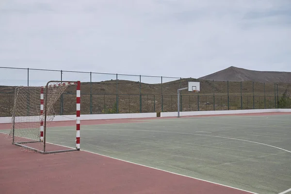 Lanzarote, Spanien-20 augusti 2015: lekplats i Macha Blanca, Lanzarote — Stockfoto