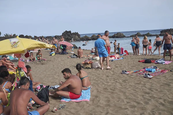 Lanzarote Spagna Agosto 2015 Turisti Puerto Calero — Foto Stock