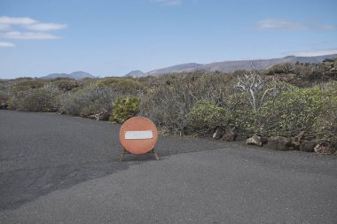 Lanzarote, İspanya - 26 Ağustos 2015 : Erişim işareti yok